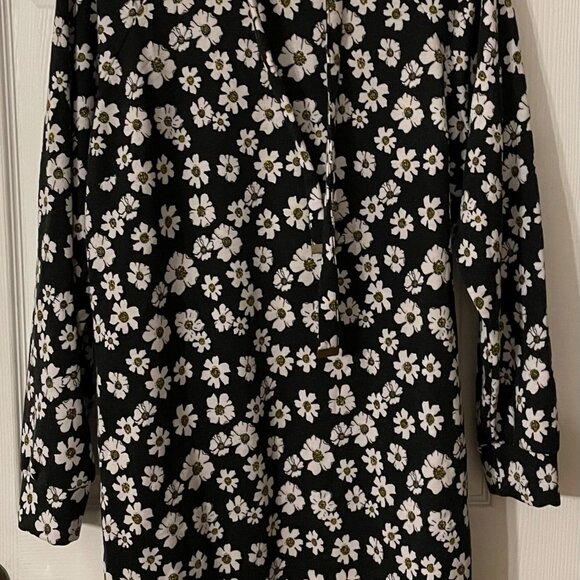 No boundaries black daisy hoodie dress - Picture 2 of 5